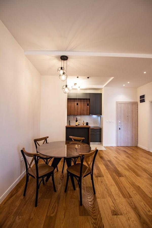 Follow The Sun - 4 Person Apartment Bar Esterno foto