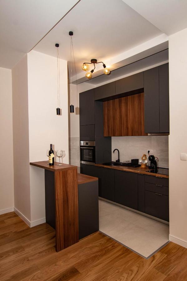 Follow The Sun - 4 Person Apartment Bar Esterno foto