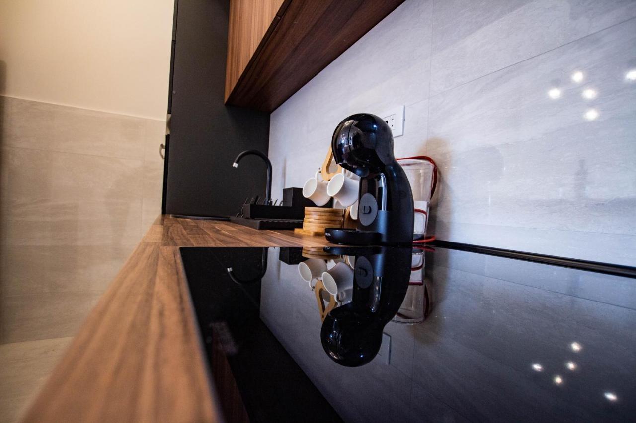 Follow The Sun - 4 Person Apartment Bar Esterno foto