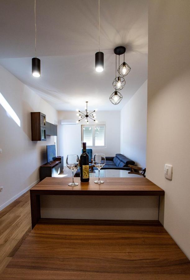 Follow The Sun - 4 Person Apartment Bar Esterno foto