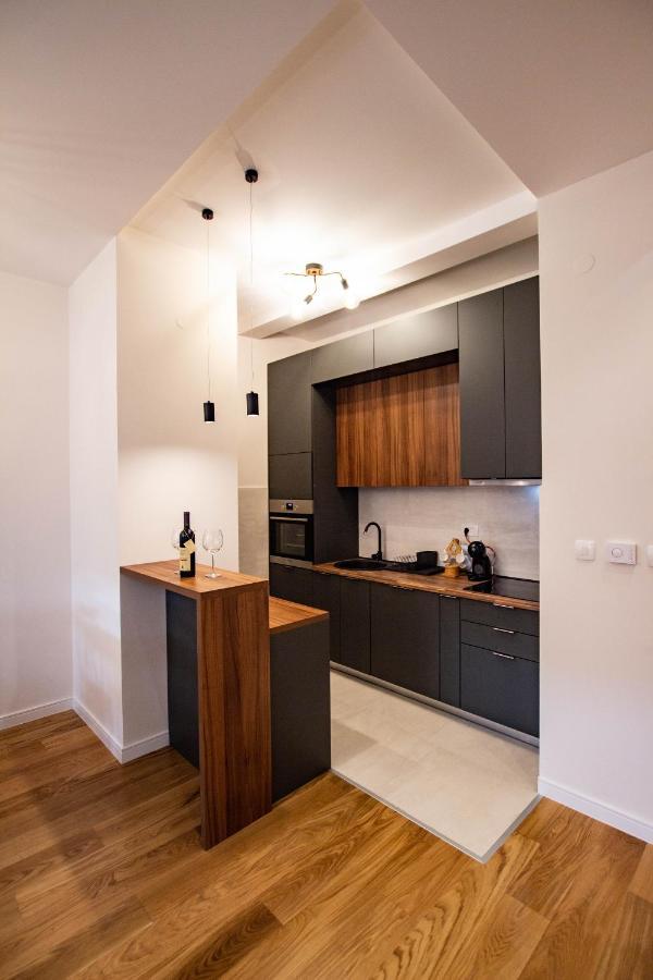 Follow The Sun - 4 Person Apartment Bar Esterno foto